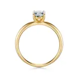 Pierścionek z owalnym diamentem